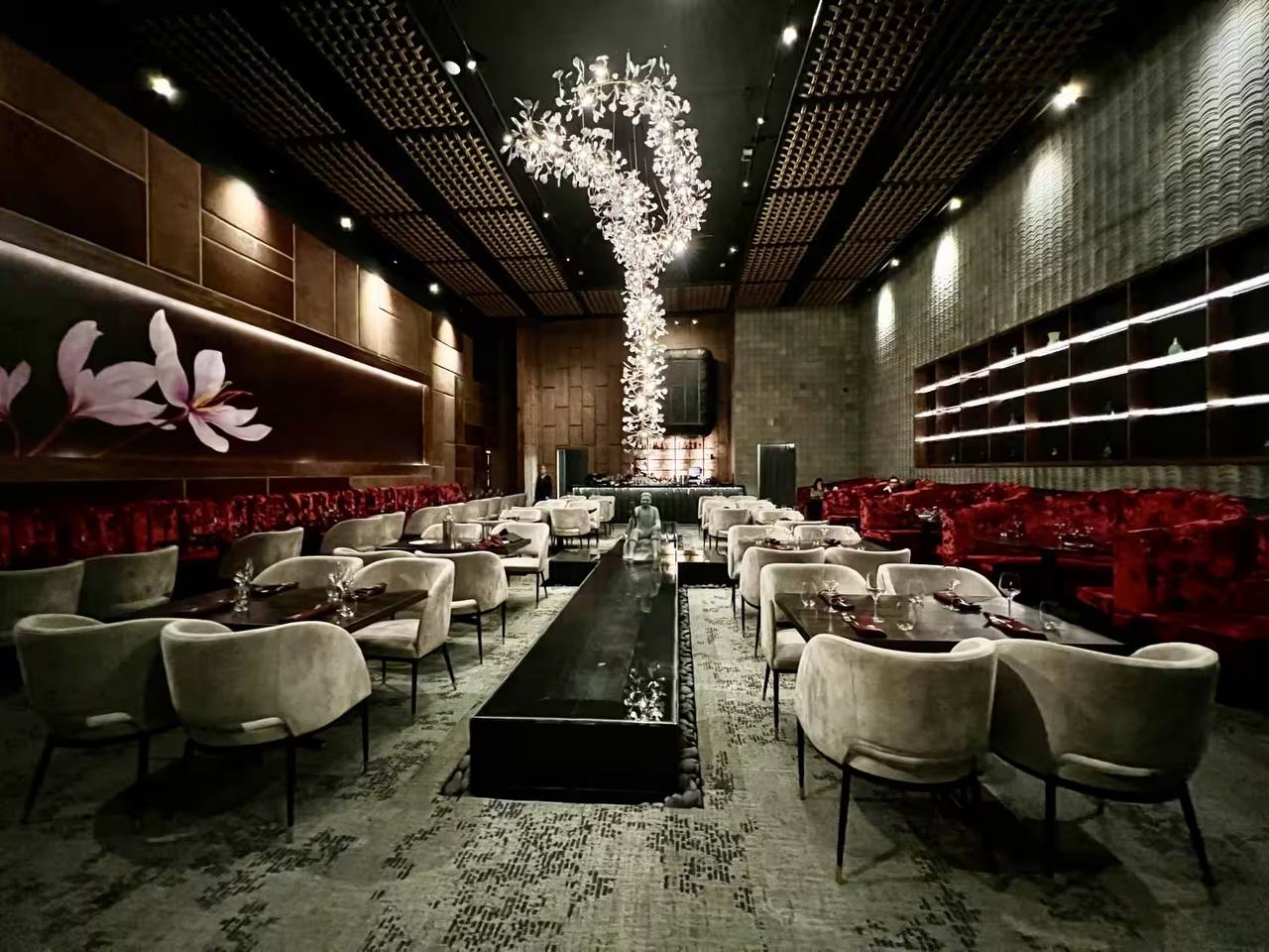 Saffron Lounge dining room